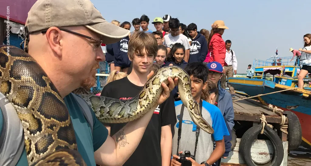 Boat trip to floating villages in Tonle Sap Lake