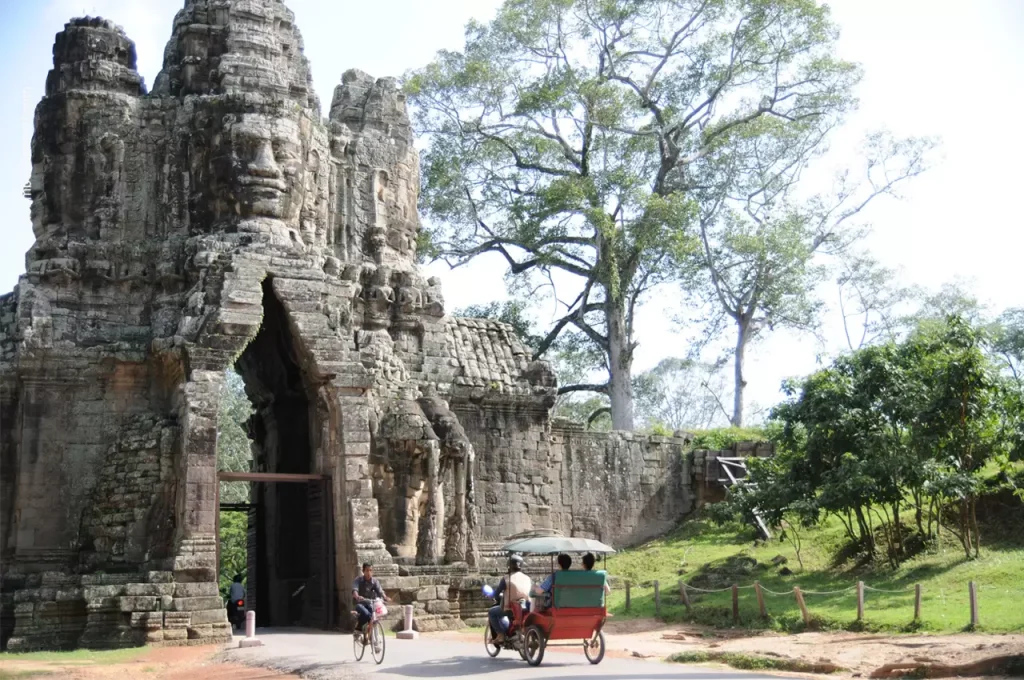 Sunrise at Angkor Wat by tuk tuk