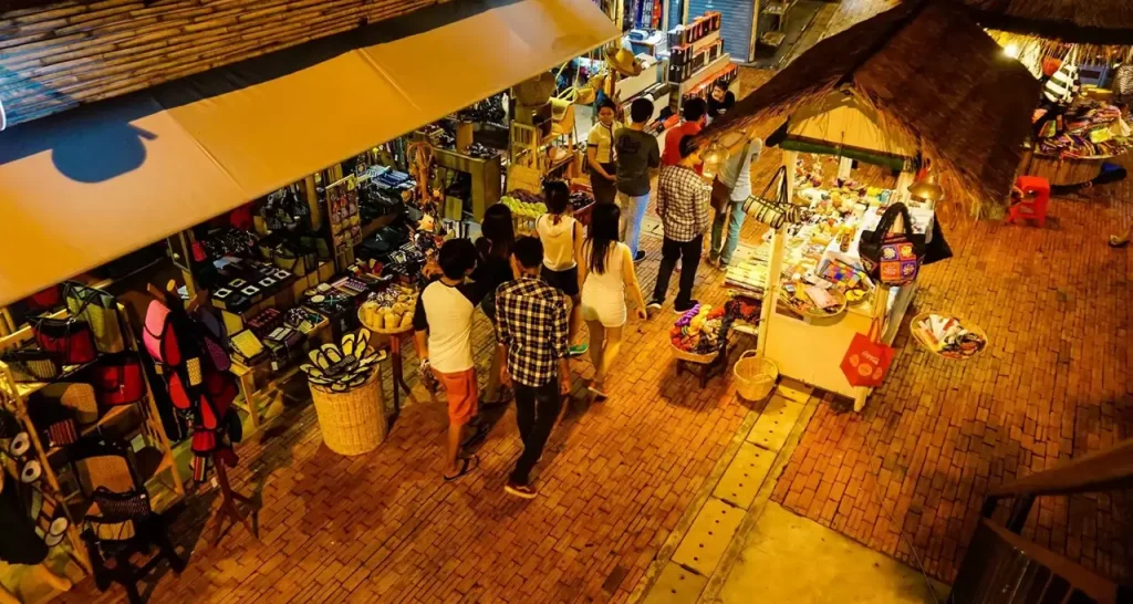 Wander around Angkor Night Market