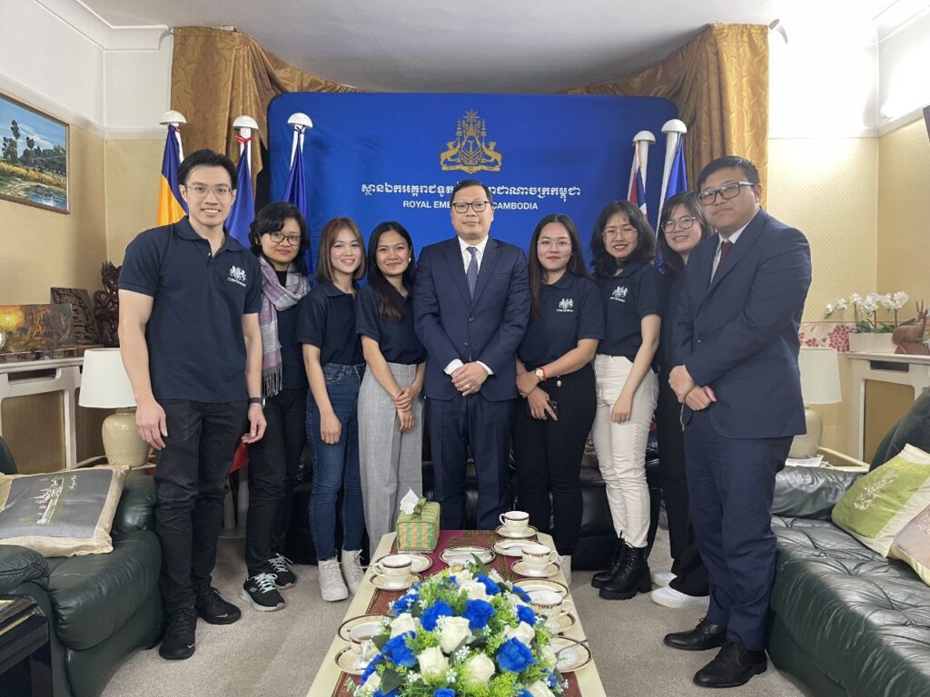 Ambassador Lay Samkol met a group of 7 Chevening scholars, among the 12 awardees of the scholarship, who came to the UK for the academic year 2023-2024