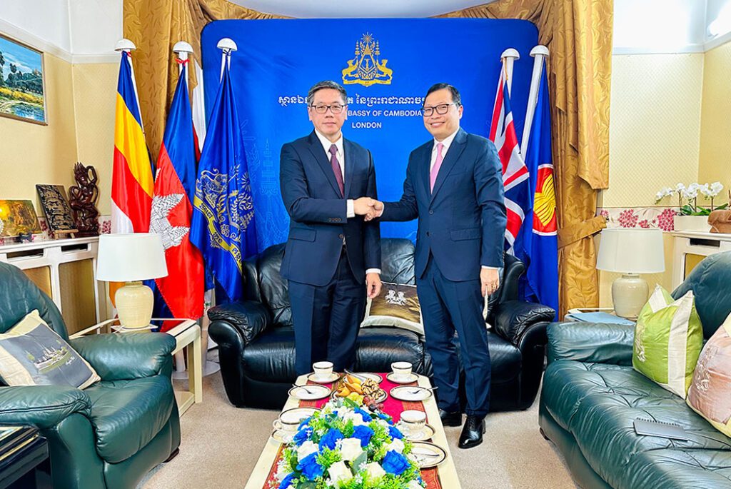 On 16 November 2023, Ambassador Lay Samkol received a courtesy call by His Excellency Ng Teck Hean, a newly appointed High Commissioner of the Republic of Singapore to the United Kingdom. Both sides noted with deep satisfaction of the long-standing frendly relations of the two countries and the growing cooperation over the years on many areas, ranging from trade, education, finance and banking, industry and agriculture to connectivity and tourism. Both sides are also committed to working closely together, both in bilateral and multilateral framework, for the common interests of the two countries and people.