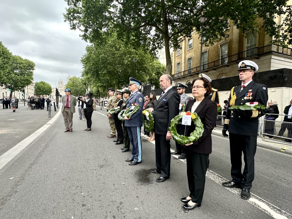 Ambassador TUOT Panha attended the celebration of the “International Day of United Nations Peacekeepers”. During the event, she laid a wreath in honour of fallen peacekeepers at the Cenotaph in London