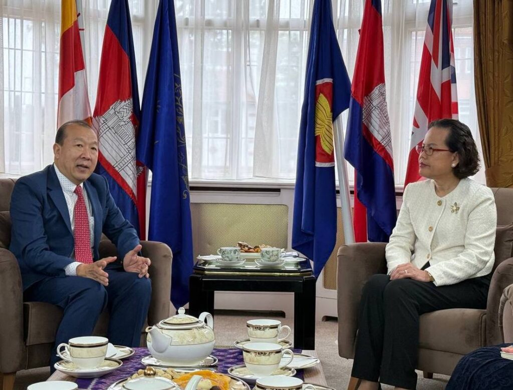 Ambassador Tuot Panha held a working meeting with His Excellency Seang Thay, Secretary of State of the Ministry of Commerce, a delegation from the Ministry of Commerce and a group of Cambodian business representatives.