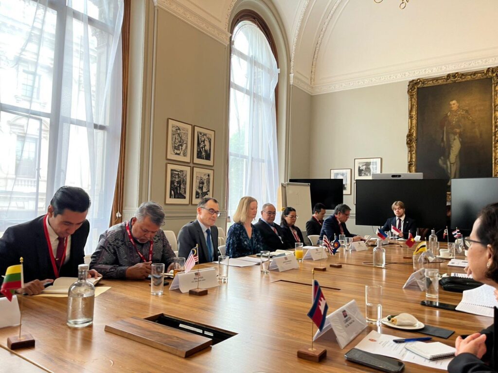 Ambassador Tuot Panha attended the ASEAN London Committee (ALC) meeting with Her Excellency Helen Fazey, UK Ambassador-Designate to ASEAN at the Foreign, Commonwealth & Development Office