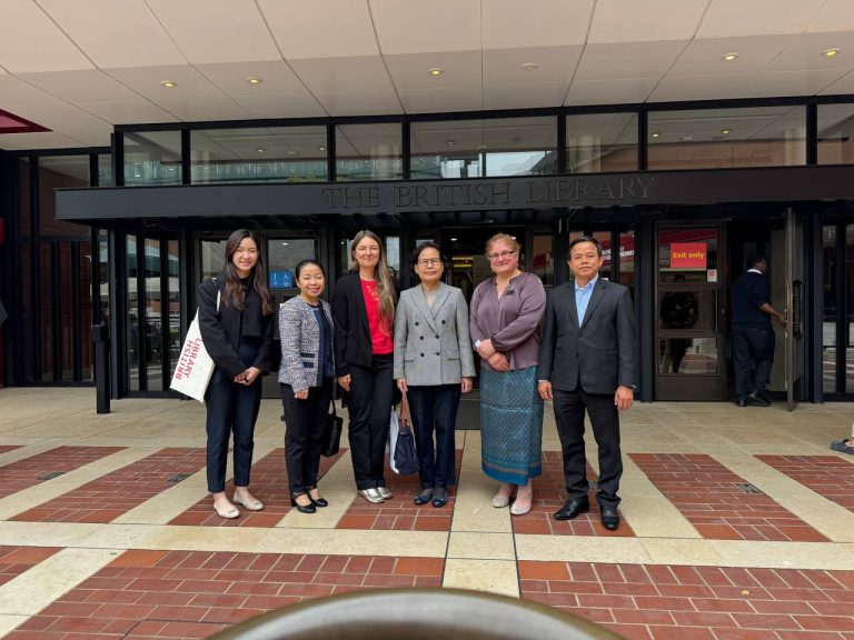 Ambassador Tuot Panha paid, together with officials from the Embassy, a guided visit to the British Library in London