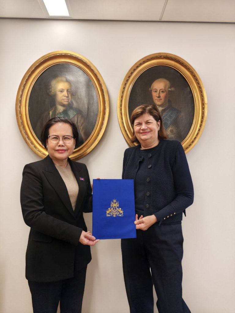 Ambassador TUOT Panha paid a courtesy call on Her Excellency Anne Dorte Riggelsen, Chief of Protocol, and presented the copy of her Letters of Credence at the Ministry of Foreign Affairs of Denmark in Copenhagen