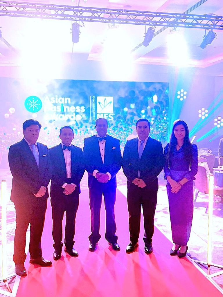 Mr. Chhuon Naroeun, Counsellor, together with Ms. Heng Chhun Leang, First Secretary of the Royal Embassy of Cambodia in the United Kingdom, attended the Asian Business Awards