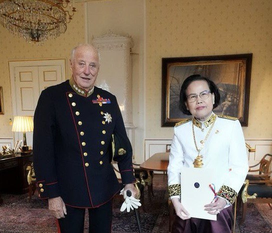 Her Excellency TUOT Panha presented her credentials to His Majesty King Harald V at the Royal Palace in Oslo, officially accrediting her as Ambassador Extraordinary and Plenipotentiary of the Kingdom of Cambodia to the Kingdom of Norway, with residence in London