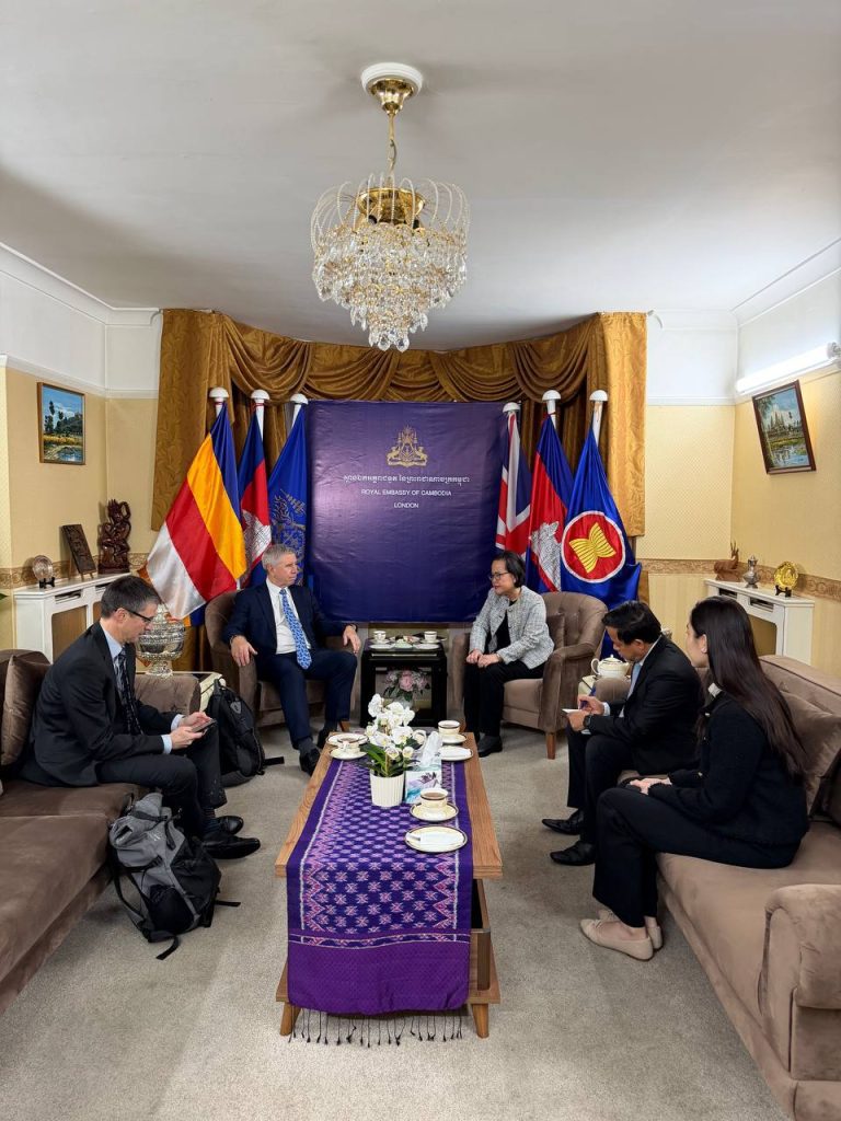 Ambassador Tuot Panha, accompanied by Mr. Hang Sochivin, Commercial Attaché, and Ms. Heng Chhun Leang, First Secretary, received Mr. Ian Gibbons OBE, Chief Executive Officer of the UK–ASEAN Business Council (UKABC)