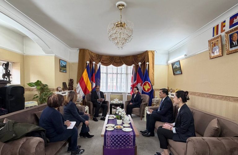 Ambassador Tuot Panha accompanied by Mr. Chhuon Naroen, Counselor, and Ms. Heng Chhunleang, First Secretary, met with Datuk (Sir) SK Lingam, President of the ASEAN-UK Business Forum (AUBF), and his colleagues at the Royal Embassy of Cambodia in London