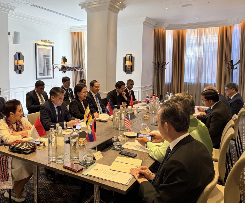 Ambassador Tuot Panha chaired an ASEAN London Committee (ALC) meeting to discuss initiatives aimed at promoting ASEAN’s visibility and strengthening its engagement in the UK