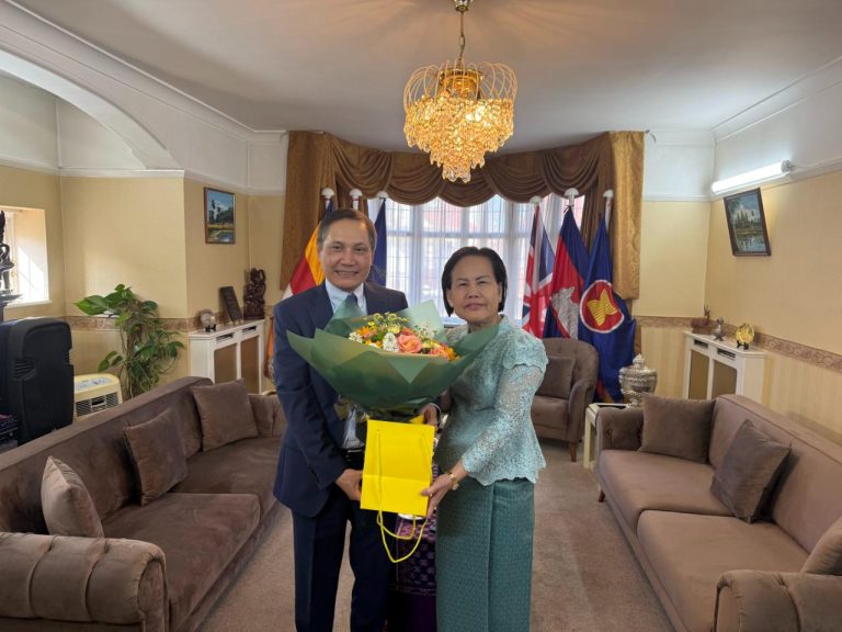Ambassador Tuot Panha warmly welcomed His Excellency Do Minh Hung, Ambassador of Viet Nam to the United Kingdom, and embassy officials, who visited to convey congratulations and New Year wishes on the occasion of the Khmer Traditional New Year