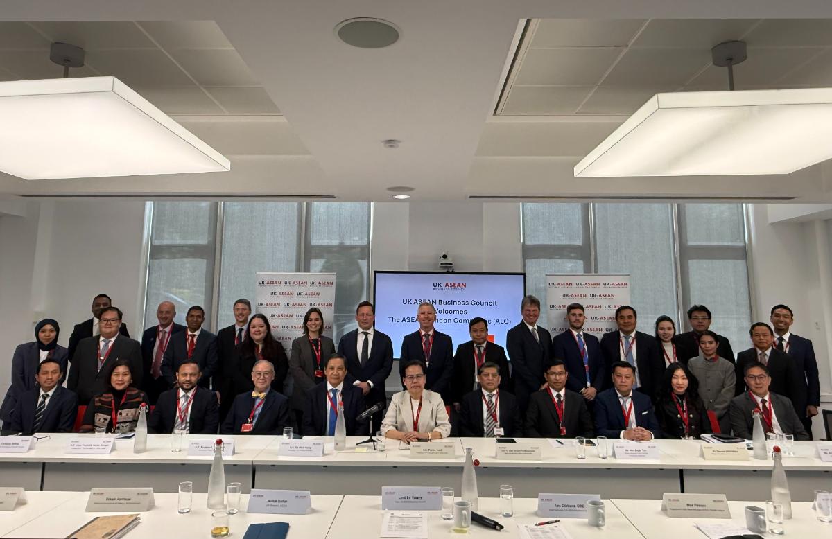 Ambassador Tuot Panha, Chair of the ASEAN London Committee (ALC), and The Rt Hon the Lord Vaizey, Chair of the UK-ASEAN Business Council (UKABC), co-chaired a meeting between the ALC and UKABC, held at the Association of Chartered Certified Accountants (ACCA) in London