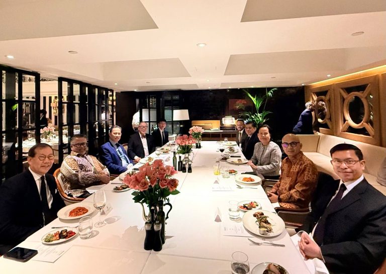 Ambassador Tuot Panha hosted a farewell luncheon in honour of His Excellency Mr. Douangmany Gnotsyoudom, Ambassador of the Lao People’s Democratic Republic, and His Excellency Dato’ Zakri Jaafar, High Commissioner of Malaysia, on the occasion of the successful completion of their diplomatic mission in the UK