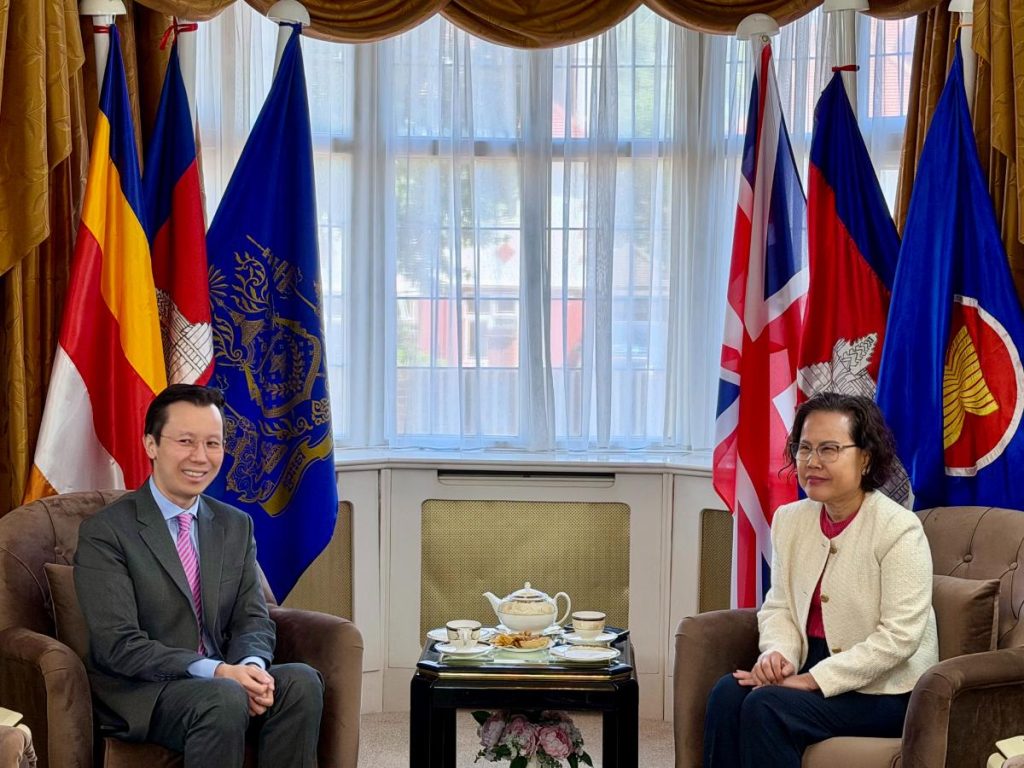 Ambassador Tuot Panha held a meeting with Mr. Colin Tan, Director of Operations of TusPark Holdings UK, and Ms. Sarah Lau, Head of Asia Pacific and Greater China at Irwin Mitchell, at the Royal Embassy of Cambodia in London