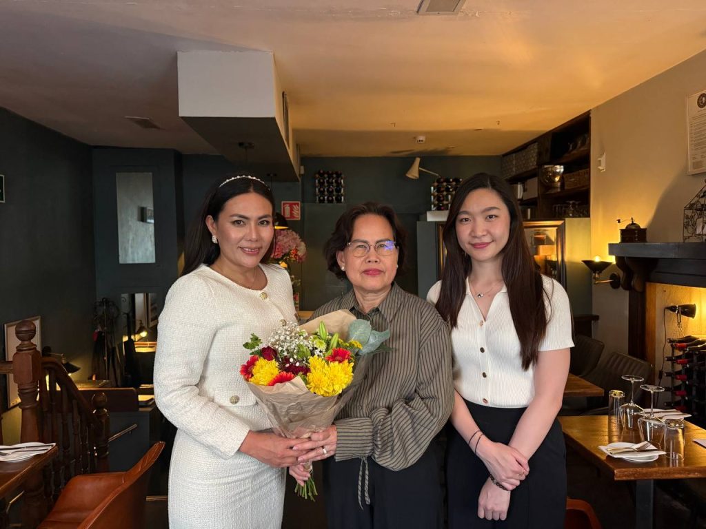 Ambassador TUOT Panha hosted a dinner in Dublin, Ireland, for Ms. Selin Kim, President of the Cambodian Community in Ireland, and Cambodian students who are recipients of the Irish Government Fellowship Programme